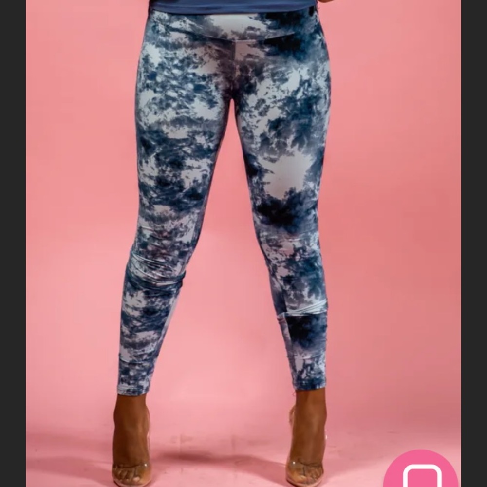 Blue tie dye leggings…comfy and cute